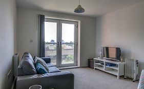Large, Spacious And Modern Apt For 4 In Manchester
