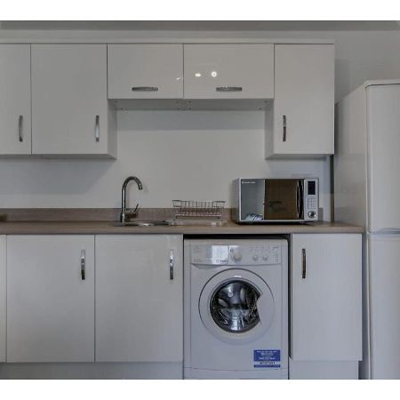 Large, Spacious And Modern Apt For 4 In Manchester Exterior photo