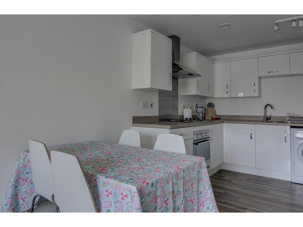 Large, Spacious And Modern Apt For 4 In Manchester Exterior photo
