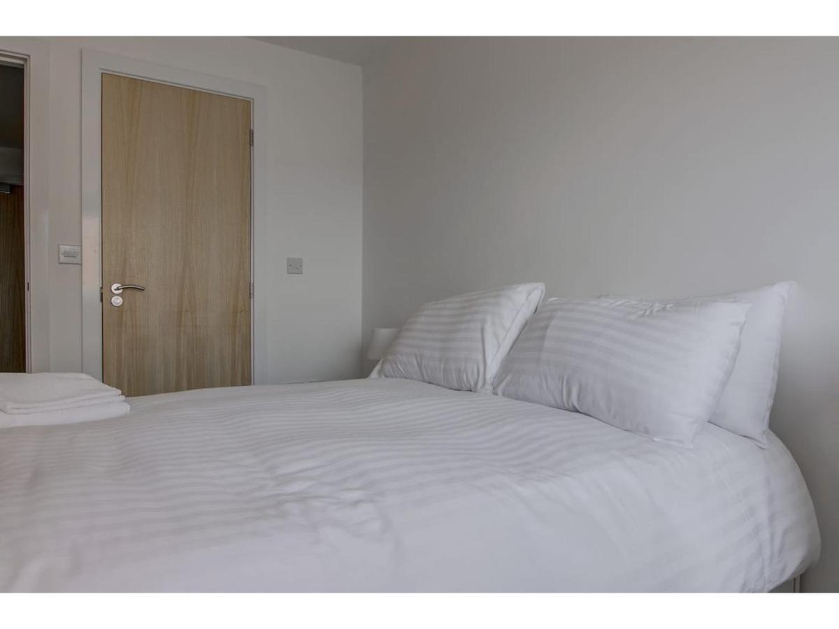 Large, Spacious And Modern Apt For 4 In Manchester Exterior photo